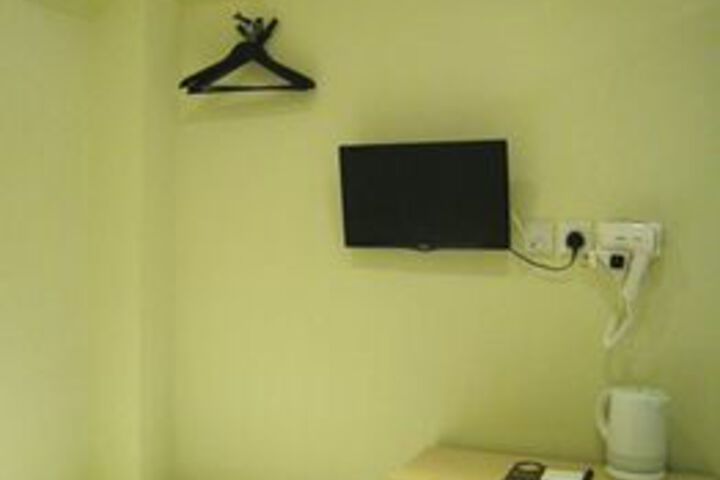 Room 7 of 19