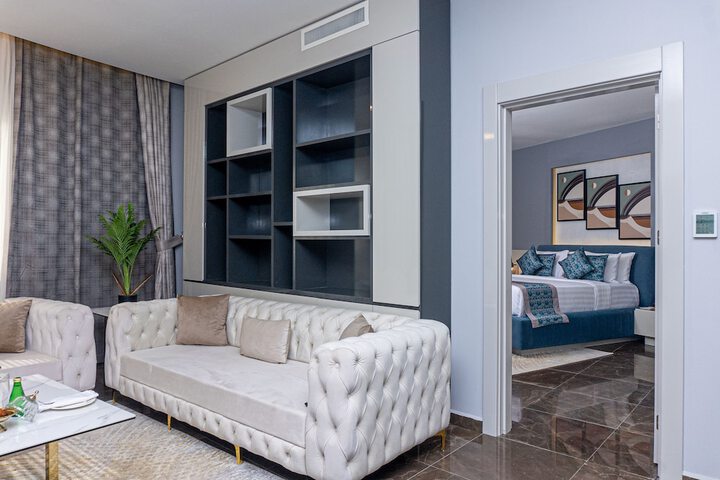 Room 6 of 24