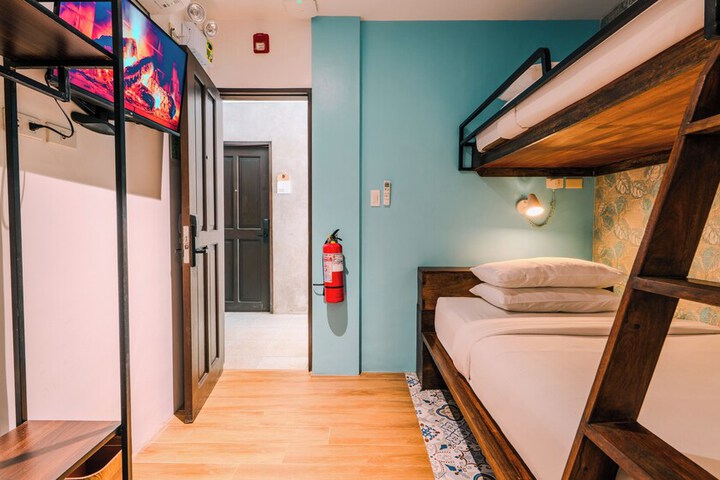 Room 27 of 65