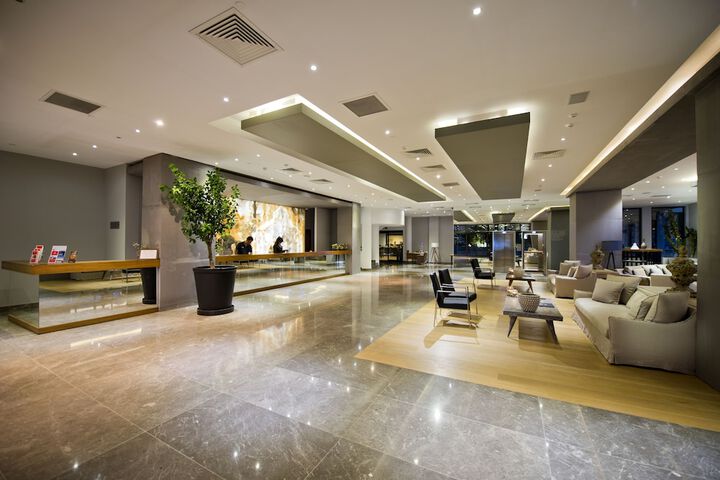 Entrance & Lobby