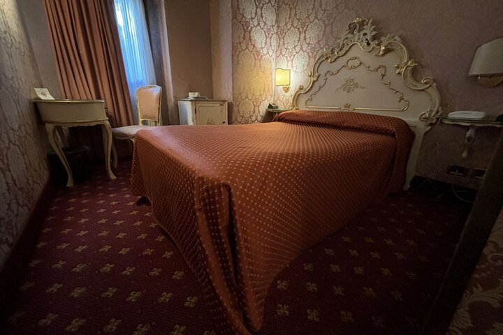 Room 36 of 77