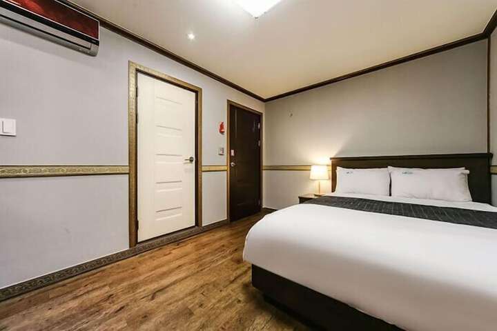 Room 21 of 26
