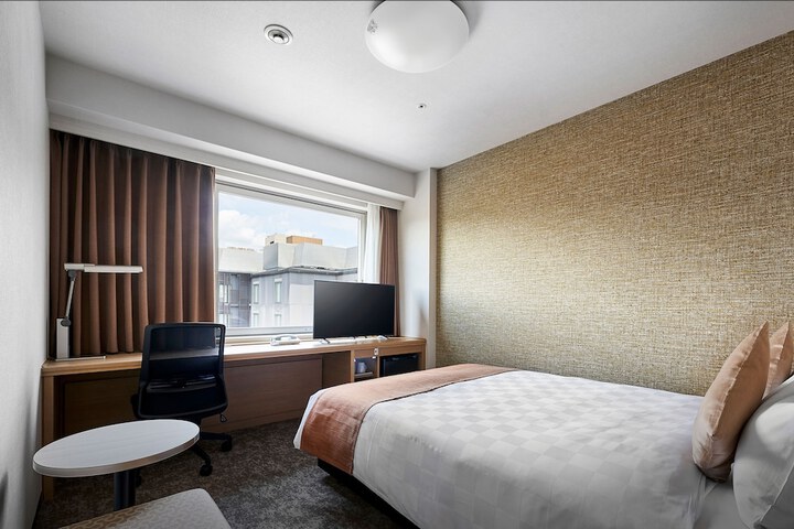 Room 18 of 48