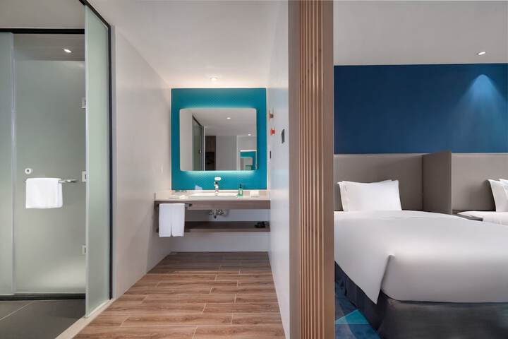 Room 12 of 48