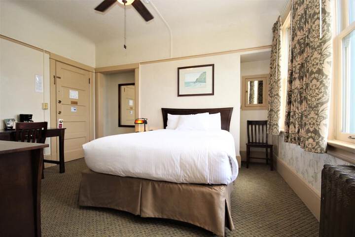 Room 48 of 153