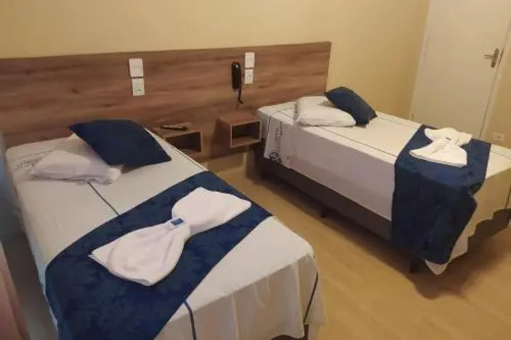 OYO 105 Guaru Plaza Hotel