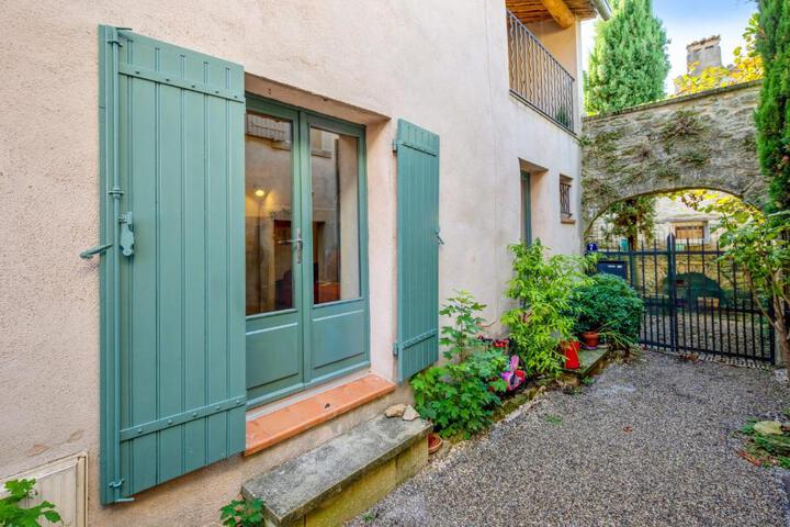 Charmante Maison à Bonnieux avec Terrasse et Vue sur le Jardin