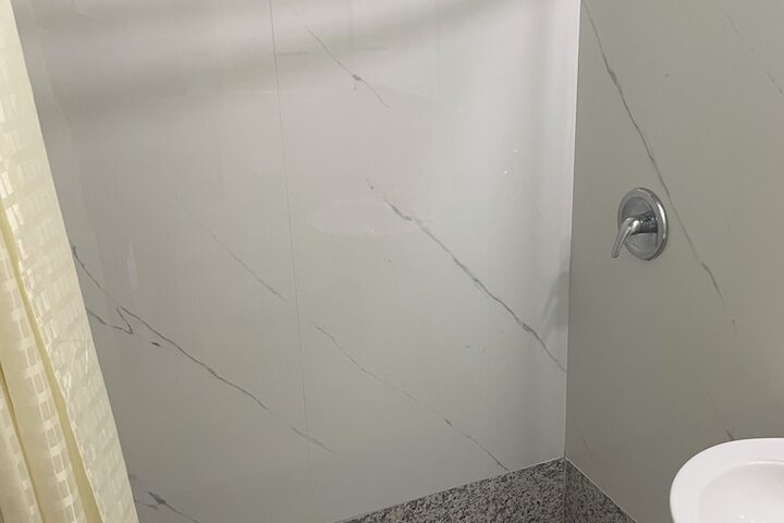 Room 6 of 7