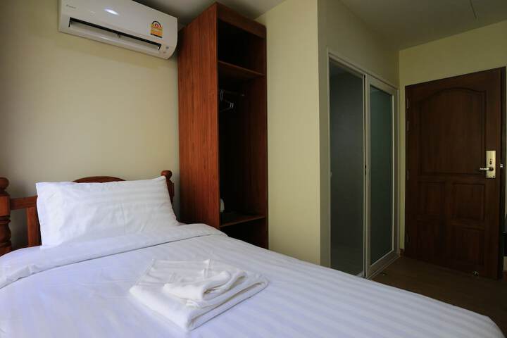 Room 6 of 43