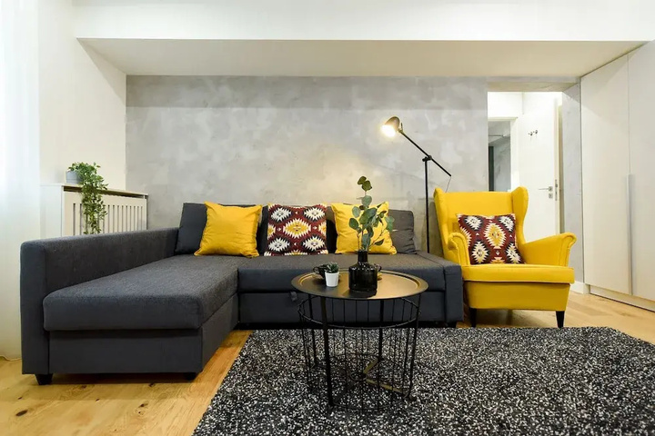 Room 10 of 17