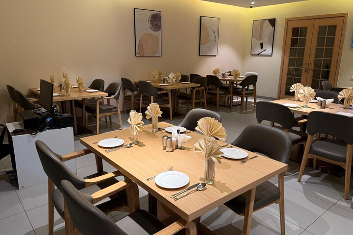 Dining 14 of 16