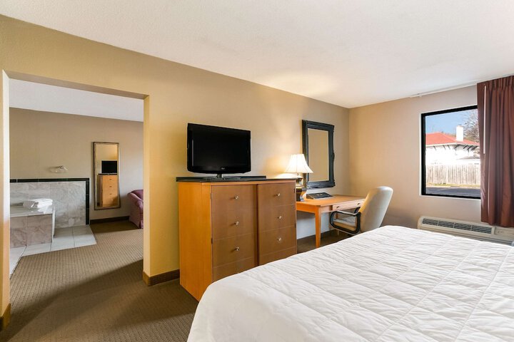 1 King Bed (2 of 8)