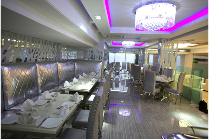 Dining 33 of 63