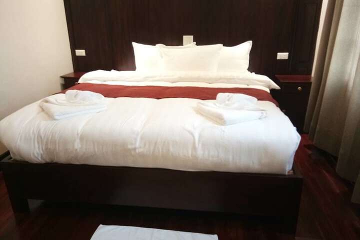 Room 14 of 28