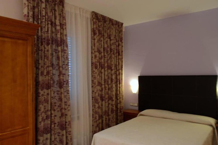 Room 6 of 16