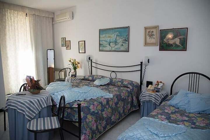 Room 6 of 20