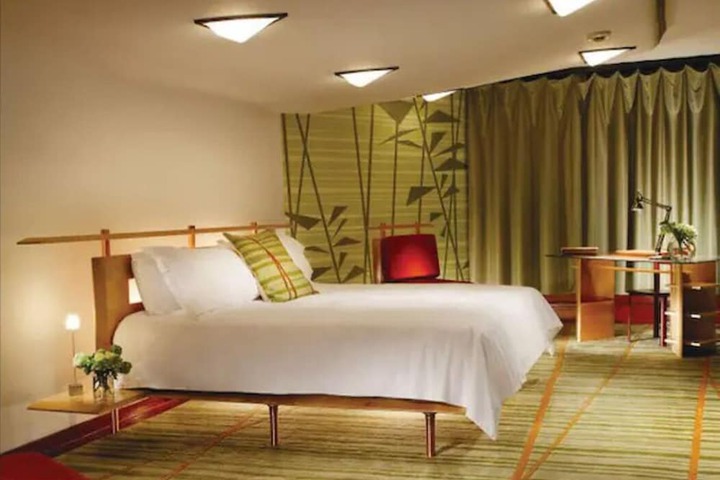 Room 4 of 11