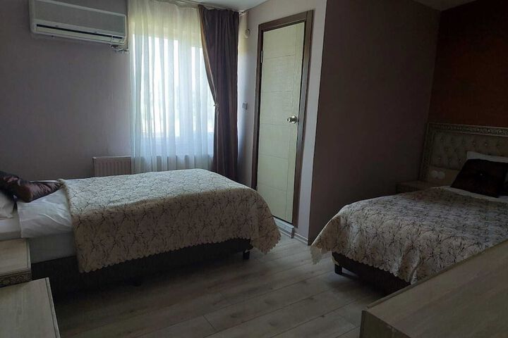 Room 6 of 28