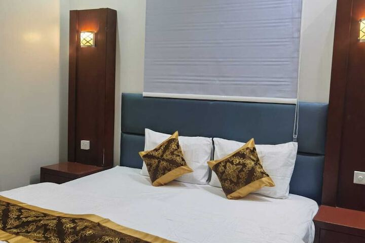 Room 15 of 36