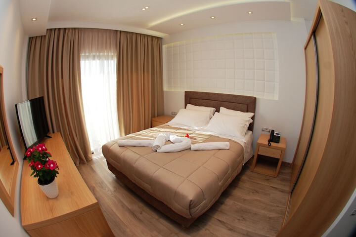 Room 8 of 48