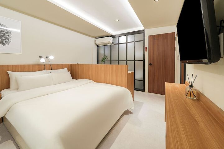 Room 21 of 48
