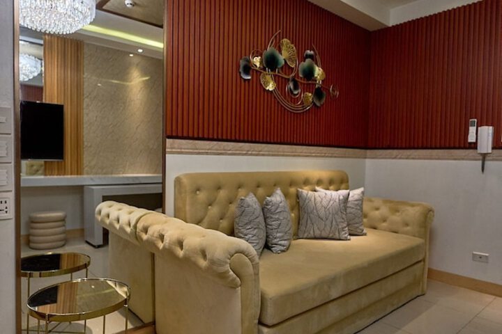 Room 8 of 25