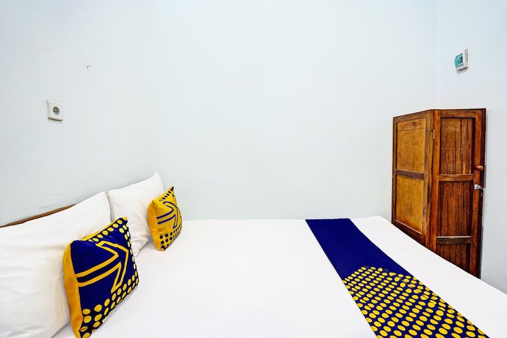 Room 4 of 13