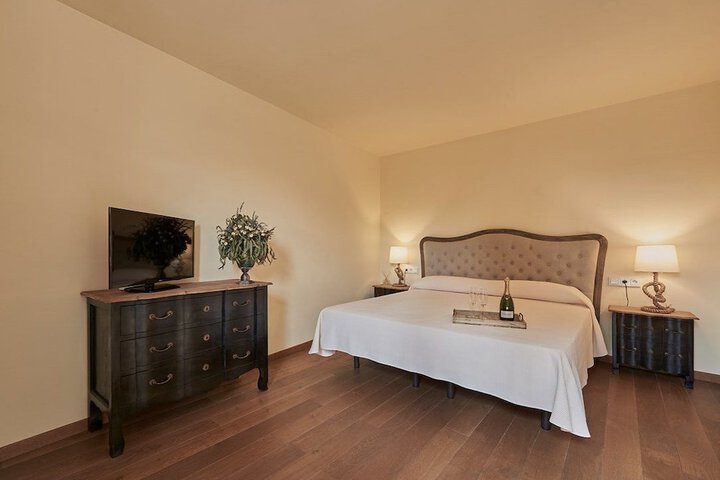Room 4 of 6