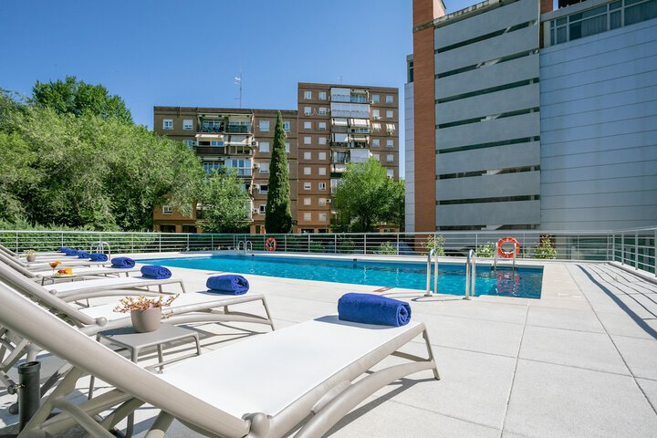 Hotel Pool