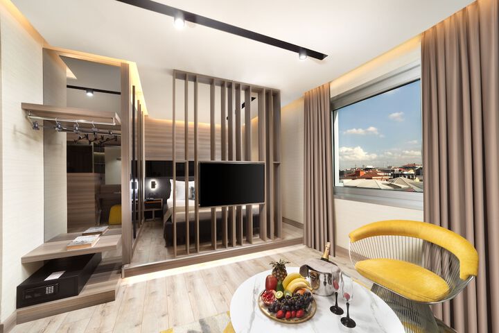 Room 32 of 62