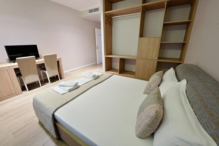 Room 20 of 53