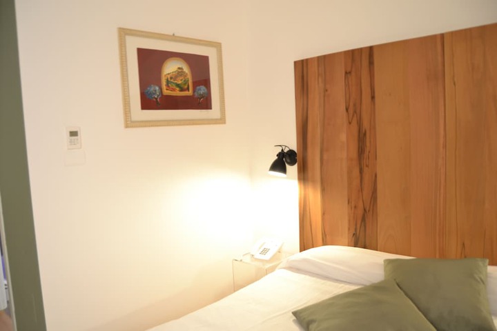 Room 27 of 93