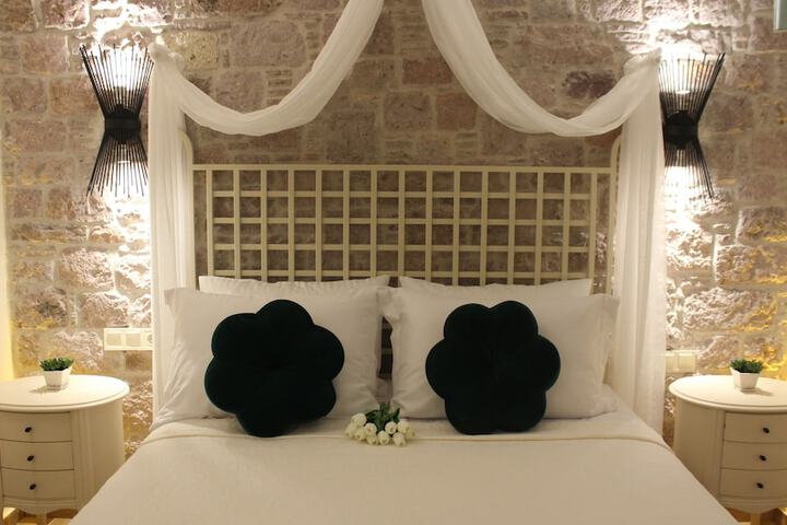 Room 15 of 25