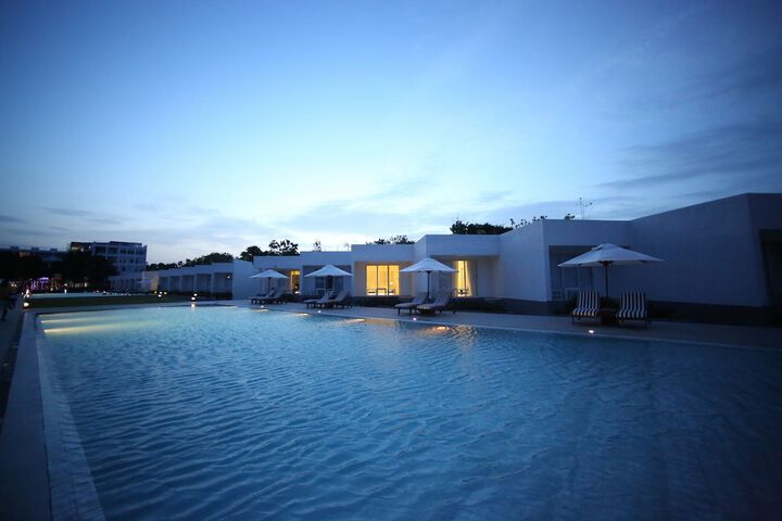 Hotel Pool