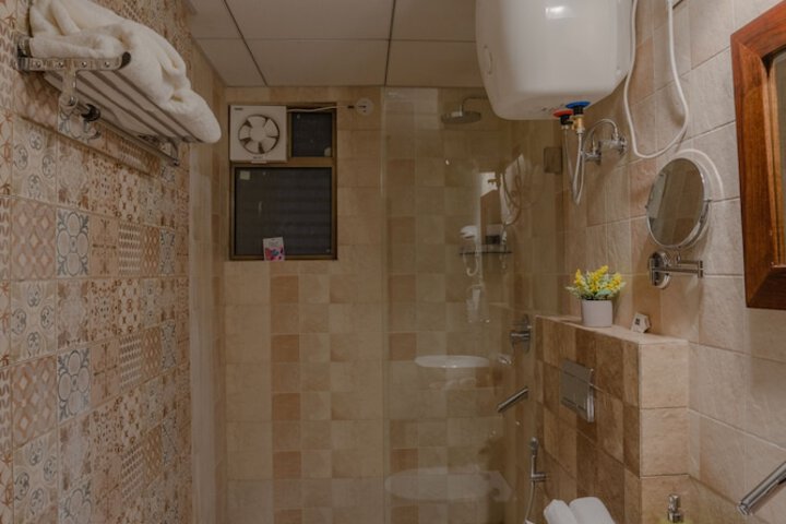 Room 15 of 28