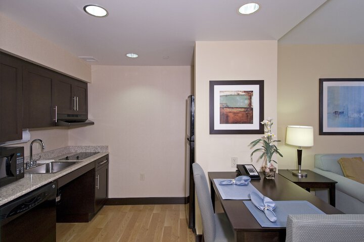 1 King 1qn Bed 2 Bedroom 2 Bath Suite (17 of 21)