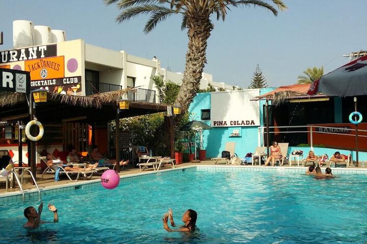 Hotel Pool