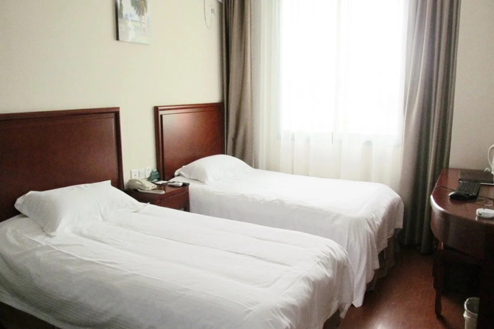 Room 2 of 9