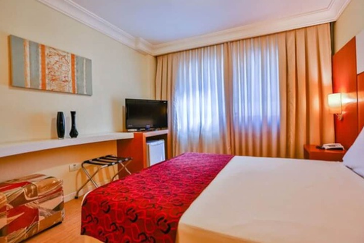 Room 10 of 64