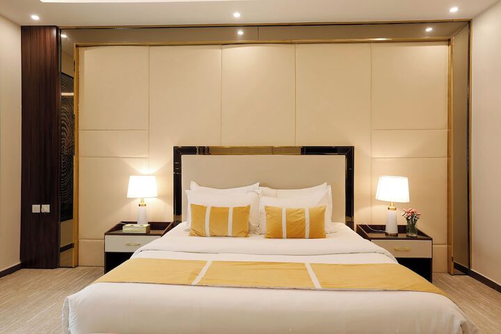 Room 10 of 29
