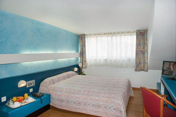 Room 26 of 34