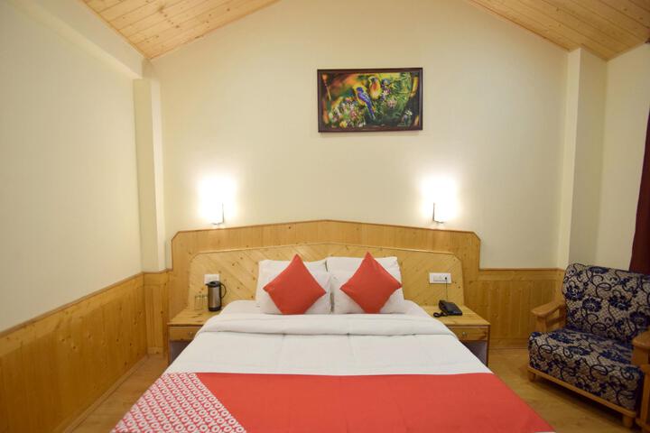 Room 2 of 8