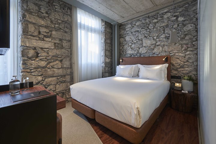Room 4 of 40