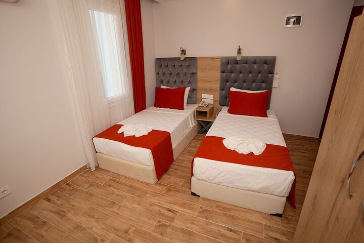 Room 10 of 25