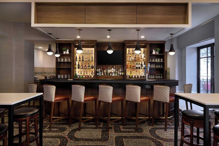 Lobby lounge