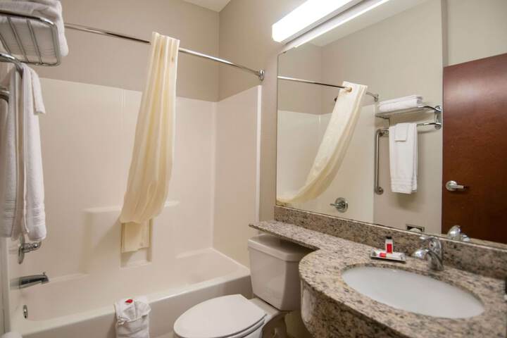 Room 21 of 34