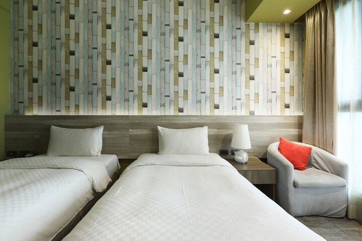 Room 9 of 43