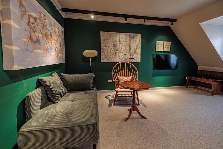 Room 45 of 103