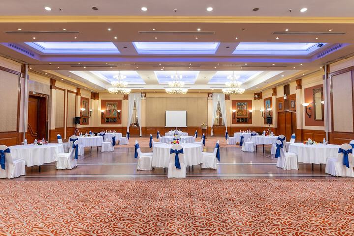 Ballroom/Hall 121 of 133