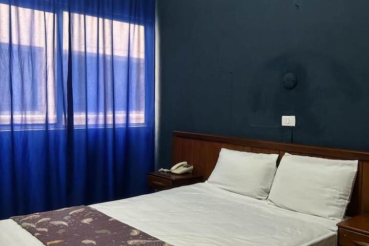 Room 2 of 10